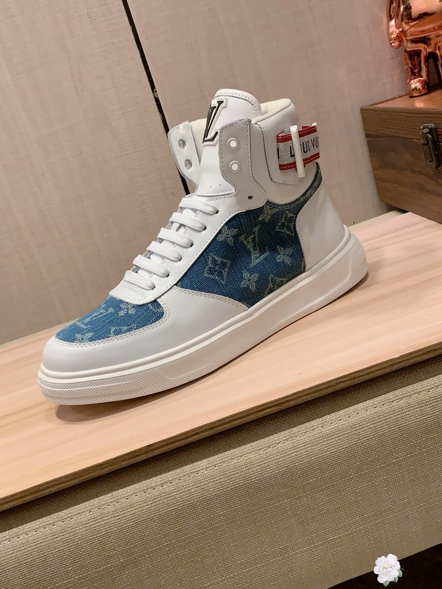 High-top men's shoes 💰442💰💰🎩🎩[Lightning][Lightning] "LV*" latest • popular casual shoes, top brand [seduce] luxury~purchase, top~quality. [Strong] The upper is made of imported breathable cowhide with fabric material ➕ Breathable sheepskin feet (•) and fine workmanship. The original stylish and stylish soft rubber wear-resistant and non-slip outsole is light and comfortable on the feet. The real thing looks better when taken in real life. 111: code: 38-44, 2️⃣ colors selected